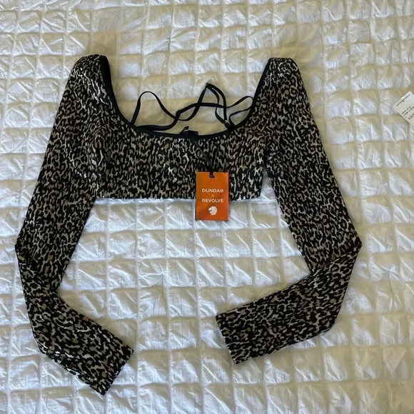 Dundas X Revolve leopard Joplin Long sleeve knit crop top - Picture 4 of 10